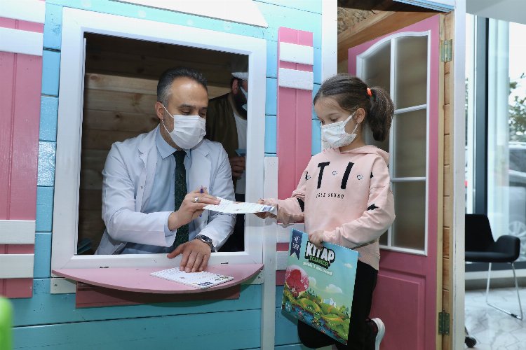 Bursa’da doktorlar reçeteyle kitap yazıyor