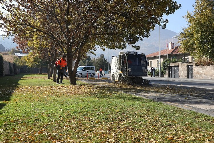Kayseri Talas’ta sonbahar temizliği