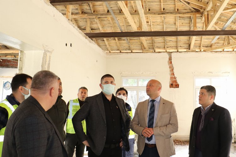 Manisa Akhisar Kültürpark’ta yenileme çalışmaları sürüyor