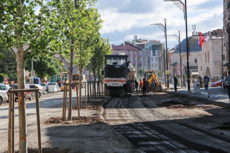 Sivas’ta 4 farklı caddede yenileme çalışmaları