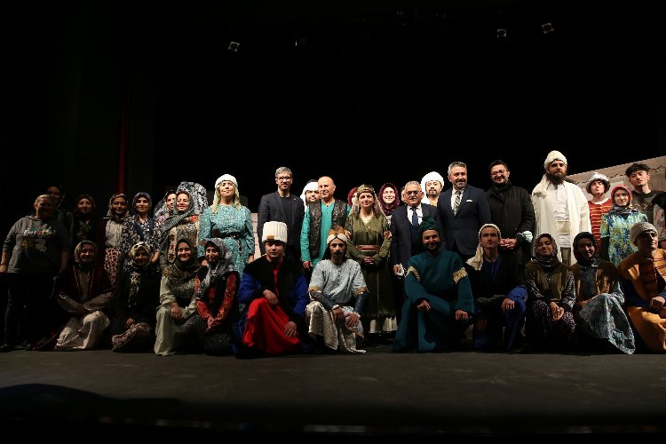 Memduh Büyükkılıç’tan tiyatro mesaisi