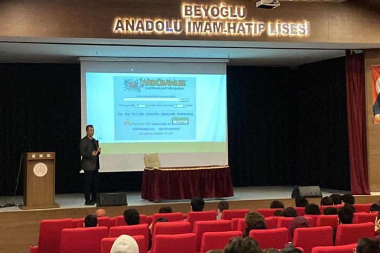 Gençlere ‘dijital çağ’ın deneyimleri aktarıldı