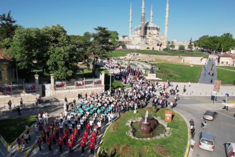 Edirne’deki lezzetli festivalde bandolar korteji