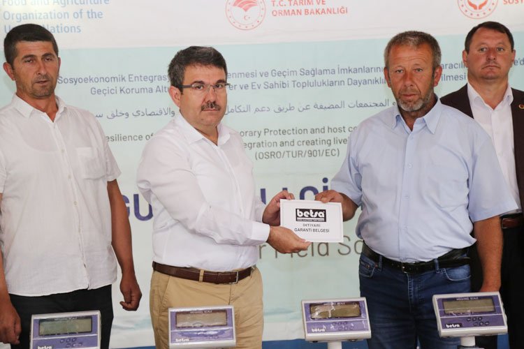 Bursa’da incir yetiştiricilerine terazi dağıtımı