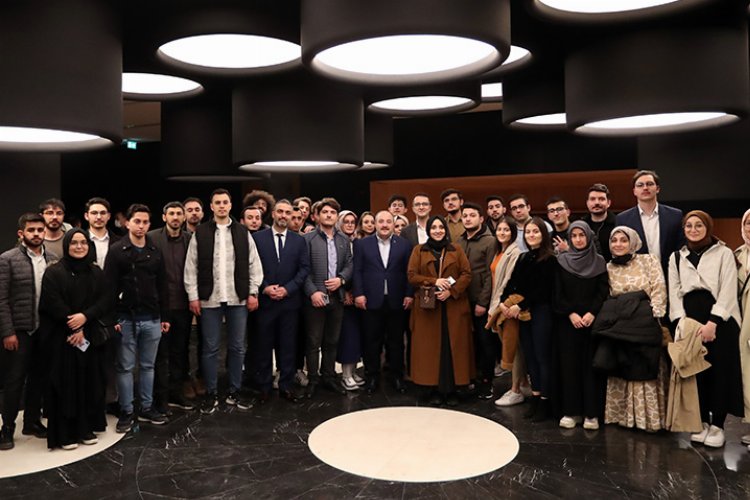 Bakan Varank’tan gençlerle sürpriz buluşma