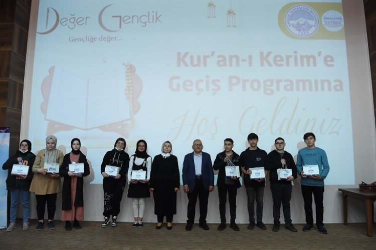 Memduh Büyükkılıç ‘değer’li gençlerle buluştu