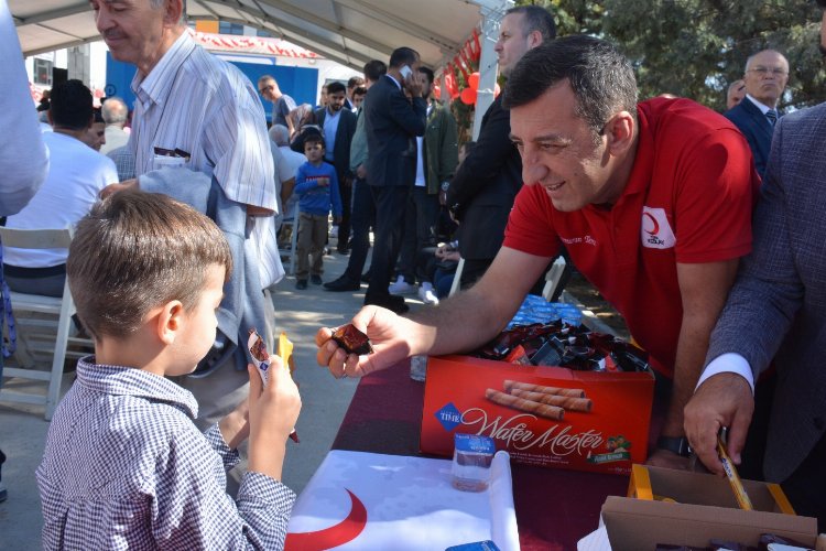 İzmir Buca’da Kızılay’dan şehit öğretmenler için ikram
