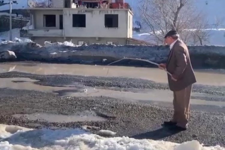 Çağlayancerit’te bozuk yola oltalı gönderme viral oldu