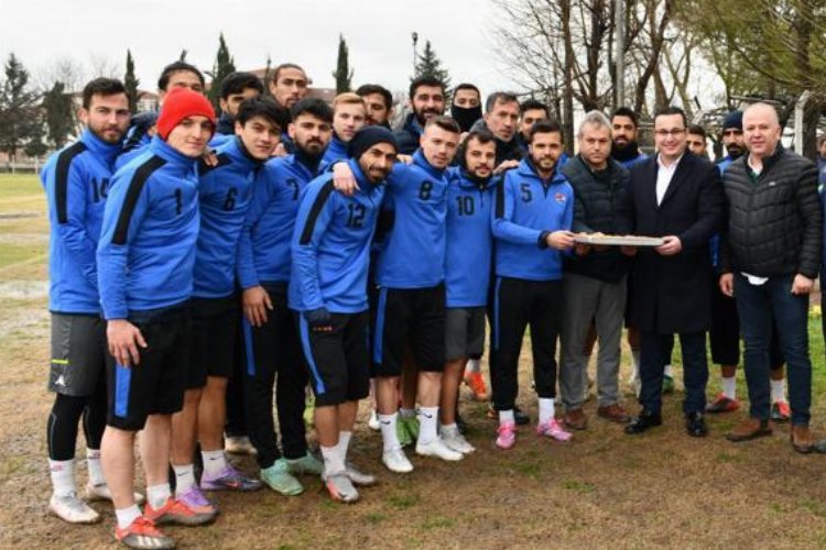 Bursa Mustafakemalpaşa’da futbolculara moral ziyareti