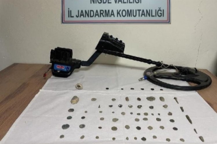 Niğde’de tarihi eser kaçakçıları jandarmadan kaçamadı