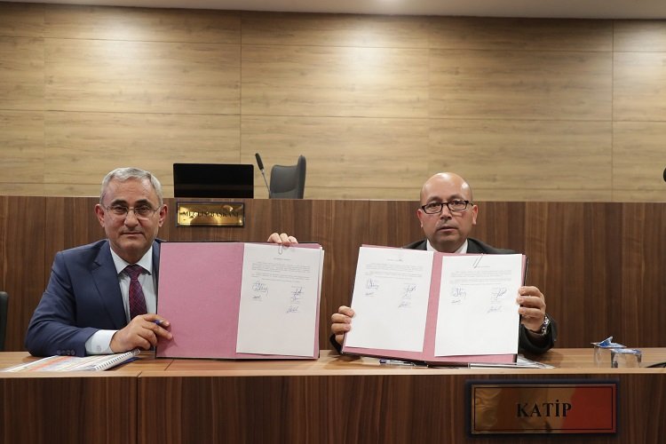 Kütahya Belediyesi’nde toplu sözleşme sevinci