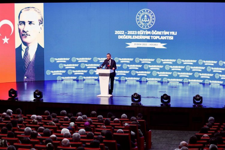 Bakan Özer Kocaeli’de okul yöneticileriyle buluştu