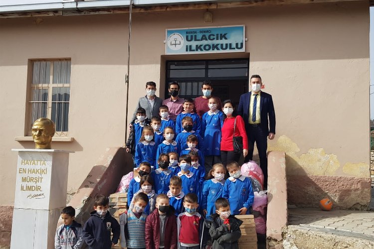Manisa Büyükşehir’den Demircili öğrencilere sıcak hediye