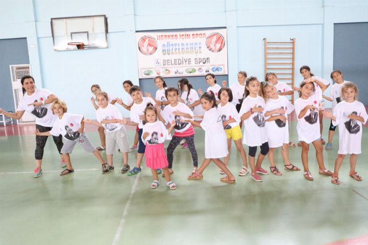 İzmir Güzelbahçe’de yaz spor okulları heyecanı