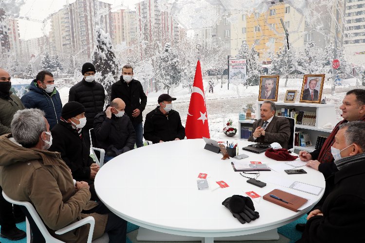 Kar ve soğuğa rağmen Başkan Yalçın ‘Şeffaf Oda’da
