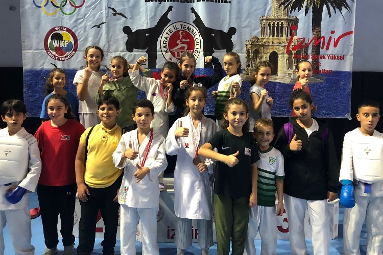 Manisa Büyükşehirli kareteciler İzmir’de madalyaları topladı