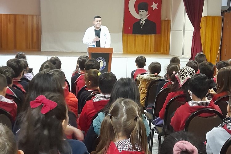 Manisa’da öğrencilere ‘veterinerlik’ mesleği tanıtıldı
