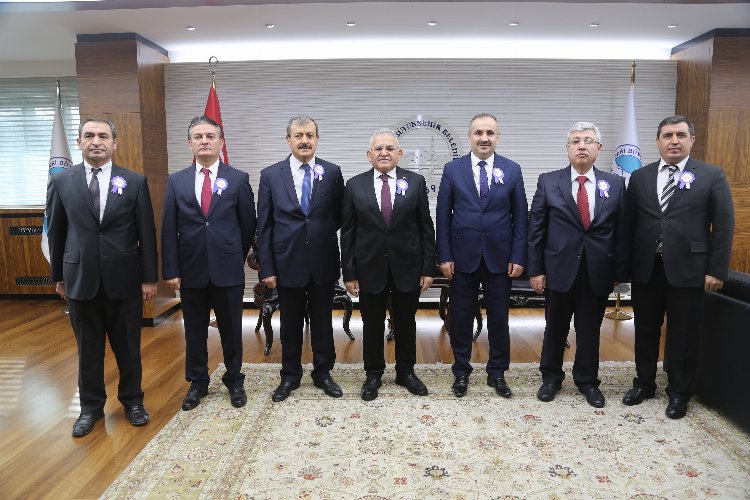 Kayseri’de Başkan Büyükkılıç’a ‘Vergi Haftası’ ziyareti