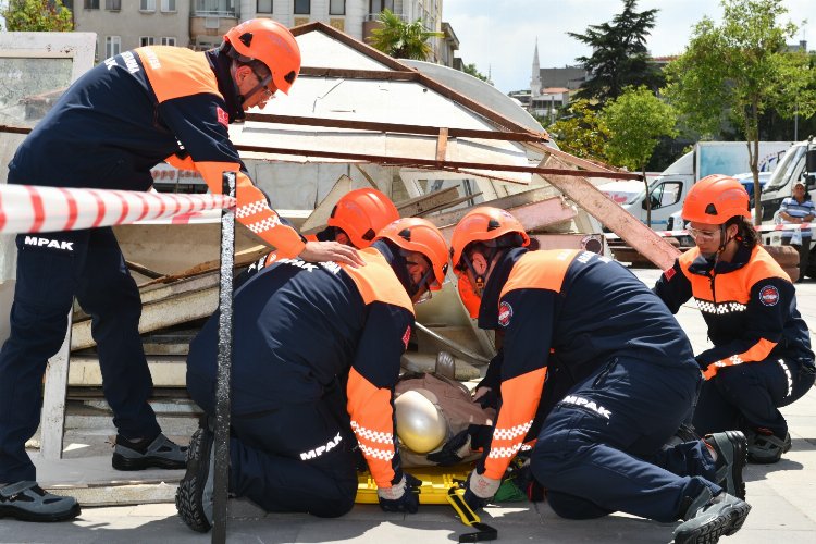 Bursa Mustafakemalpaşa’da gerçeği aratmayan tatbikat
