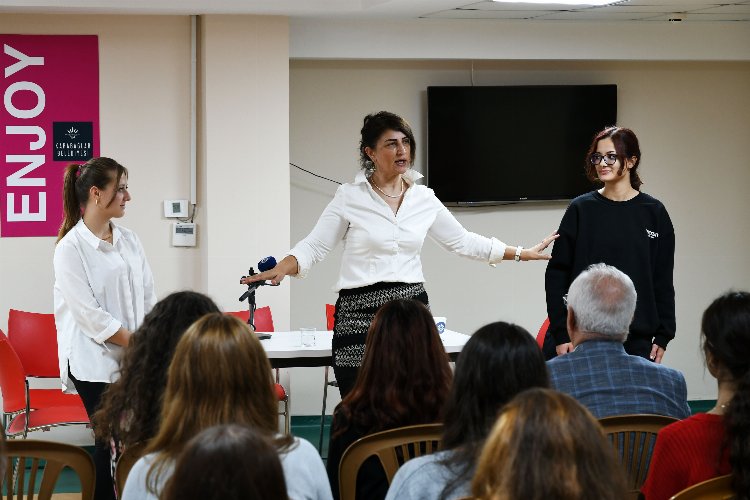 İzmir Karabağlar’da gençlerle keyifli söyleşi