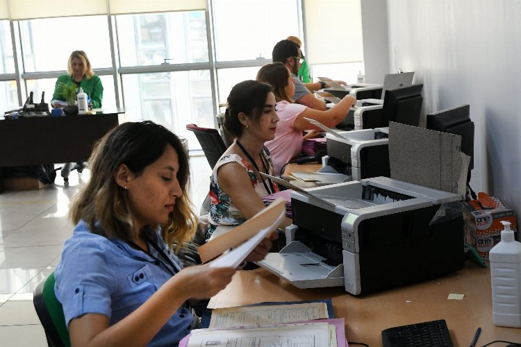 İzmir Karabağlar’da 6 milyonu aşkın belge dijital ortama aktarıldı