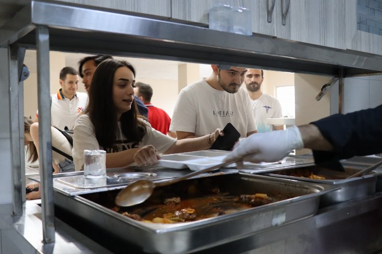 Kocaeli İzmit’te üniversiteliler ‘Anne Eli’nden çok memnun