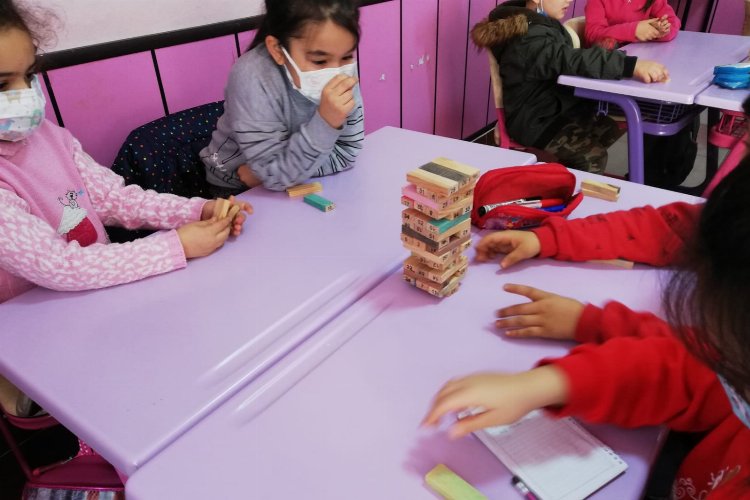 Bursalı öğretmenler ‘akıl oyunları’ ile matematiği sevdirdiler