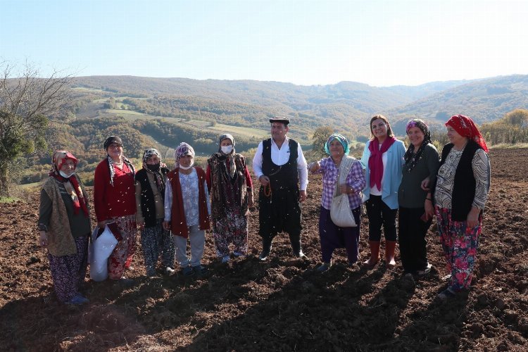 Kocaeli İzmit’te yerel yönetimden çiftçiye gübre desteği