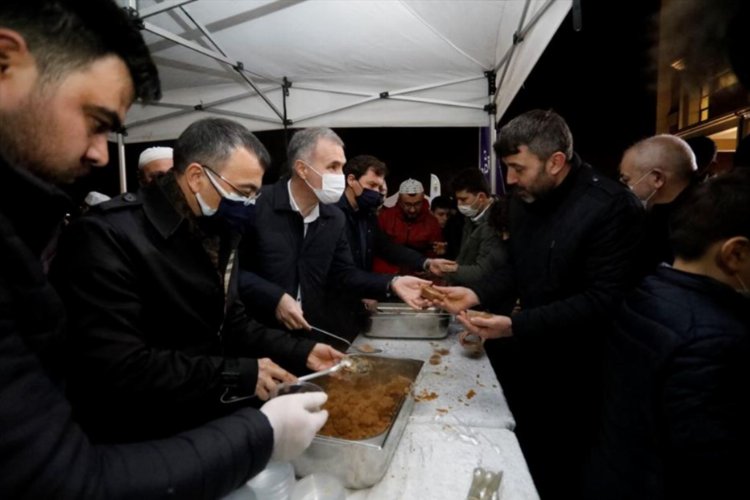 Bursa İnegöl’de Miraç Kandilinde helva dağıtıldı