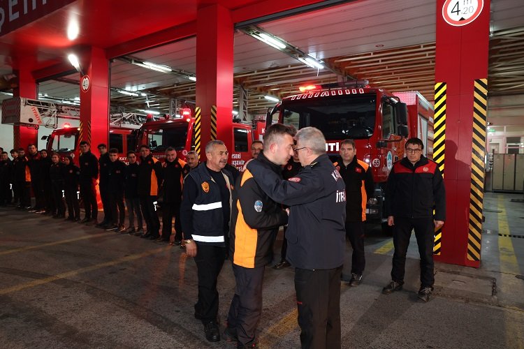 Kayseri Büyükşehir Antalya’da sel yaraları sarıyor