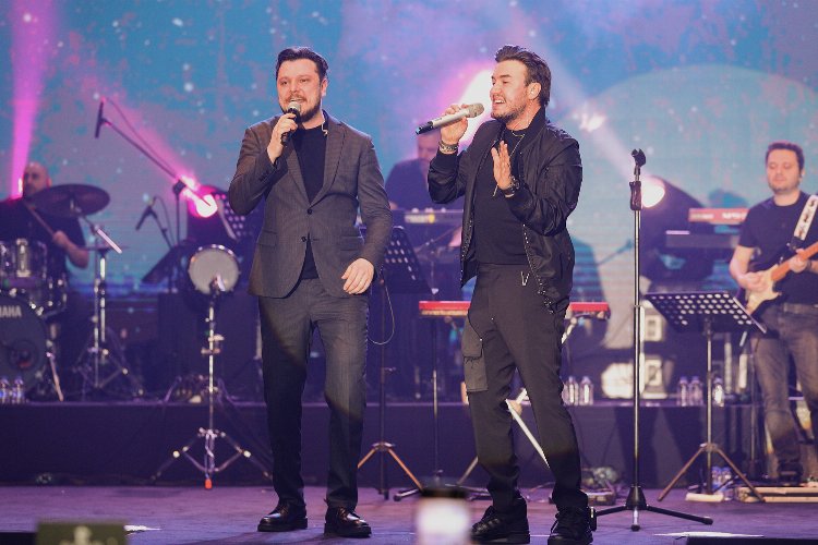 Mustafa Ceceli ve Ekin Uzunlar’dan ‘Aşk’ şarkıları