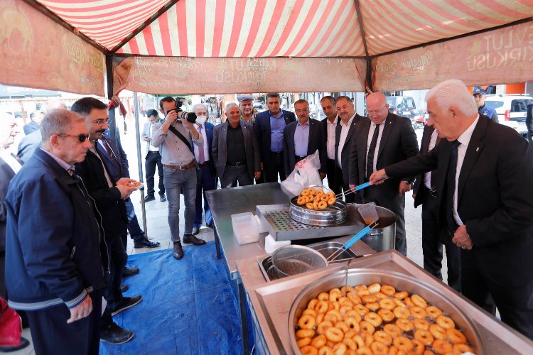 Muğla’da muhtarlar lokma dağıttı