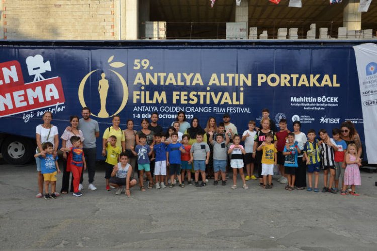 Antalya’da sinema Tırı 5 günde 6 ilçe gezdi