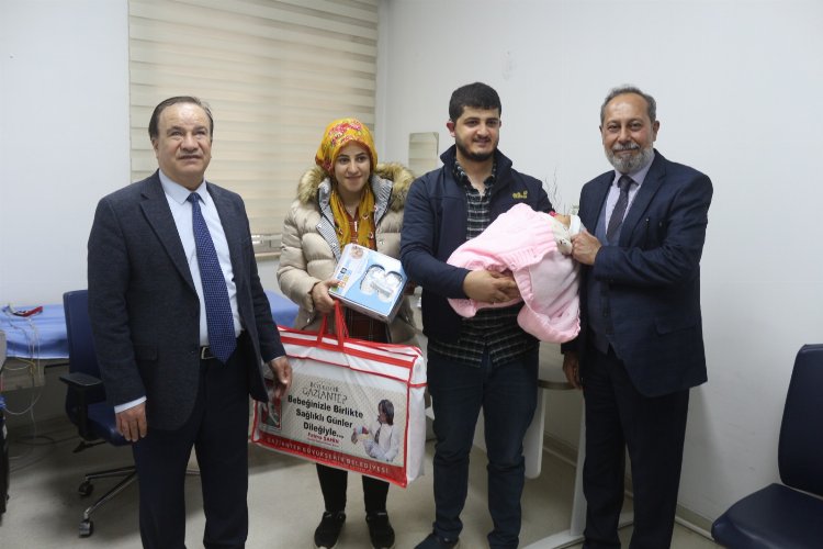 Gaziantep Büyükşehir, 350 işitme engelli ebeveyne ‘Bebek sesi algılayıcısı’ hediye etti