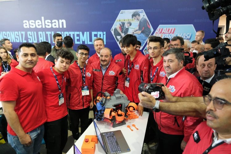 Bakan Varank TEKNOFEST Karadeniz’i gezdi