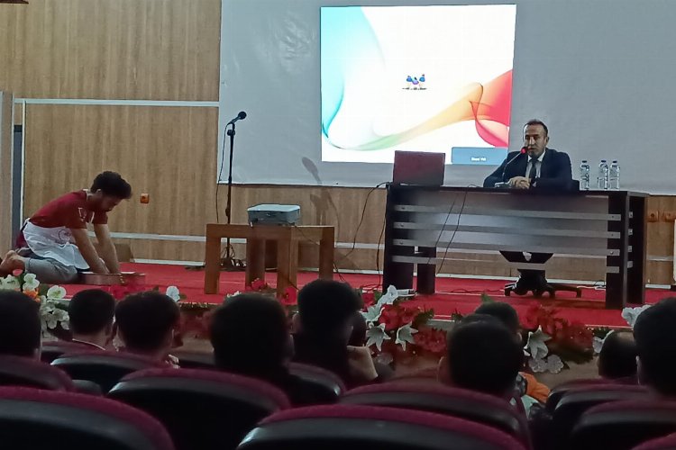 Mardin’de Beytullah Birlik gençlerle buluştu