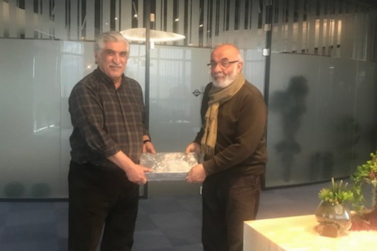İpekli Dokunuşlar projesini mimarı Saffet Arslan, “Sokaktan Madalyaya Uzanan Eller” projesi