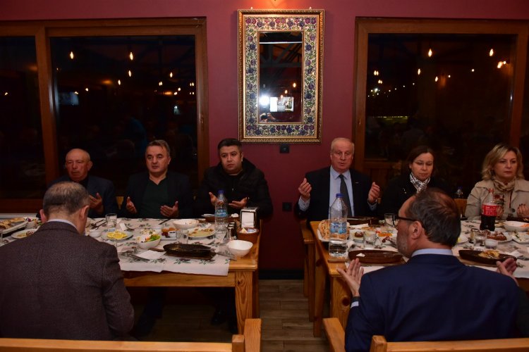 Bilecik Bozüyük’te muhtarlar iftar yemeğinde buluştu