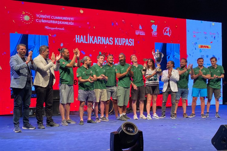 İzmir Çiğli Belediyesi’nden yelkende çifte kupa