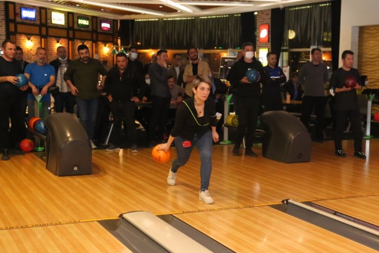Bursa’da Nilüfer Belediyesi personeli bowlingde yarıştı