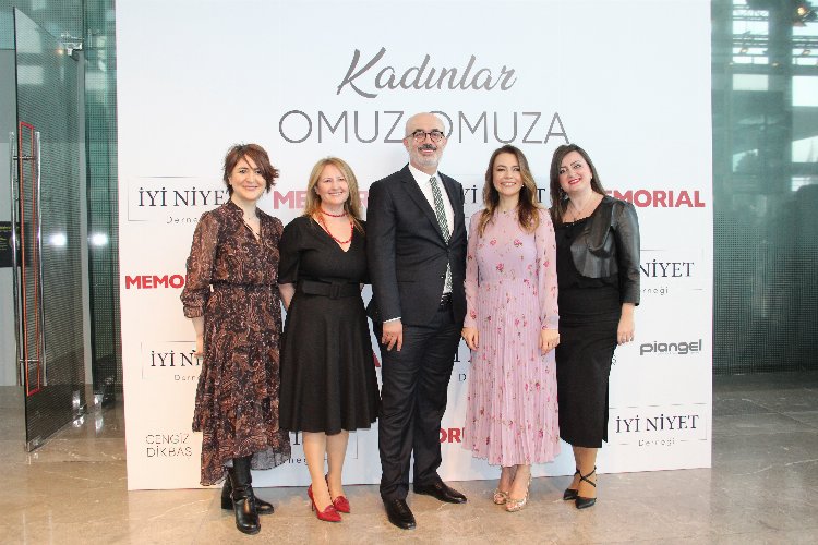 Kadınlar omuz omuza…