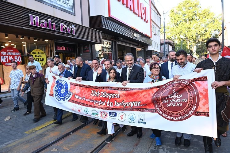 Bursa’da ata sporları kortej yürüyüşüyle başladı