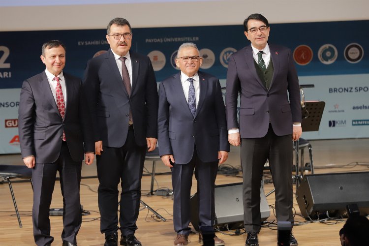 Başkan Büyükkılıç, İKAF’ta gençlere yönelik hizmetleri anlattı