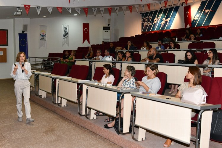 İzmir Çiğli’de ‘kadın-erkek eşitliği’ne destek