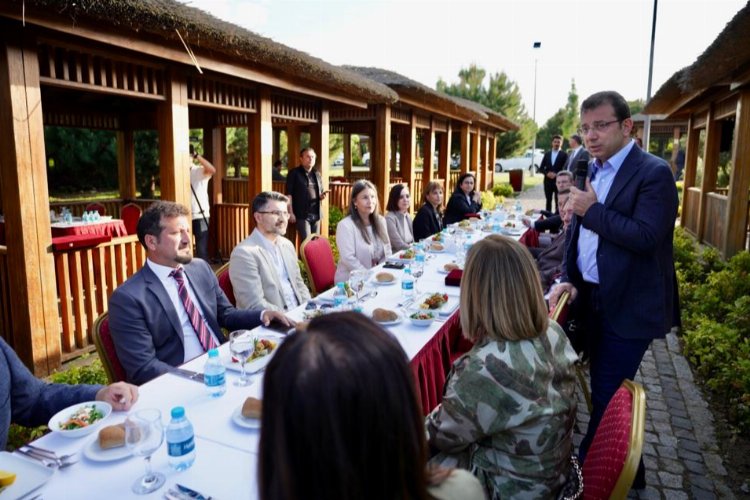 İstanbul’da Başkan İmamoğlu’ndan Bilim Kurulu üyelerine plaket
