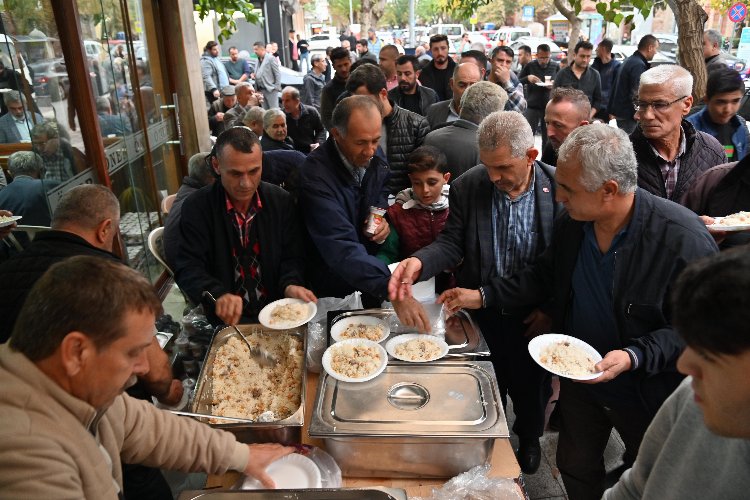 Manisa’da merhum MHP İl Başkanı’na pilav hayrı