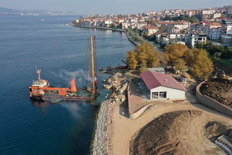 Kocaeli Değirmendere’de çekek yeri için kazıklar çakılıyor