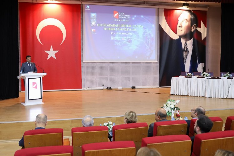 İKÇÜ’de dijital çağda hukuk sempozyumu