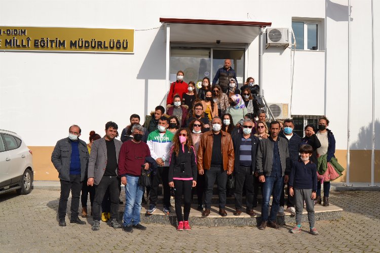 Didim’de görevden alınan müdür için bir araya geldiler