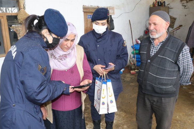 Yozgat’ta kadın astsubaylar çalmadık kapı bırakmıyor